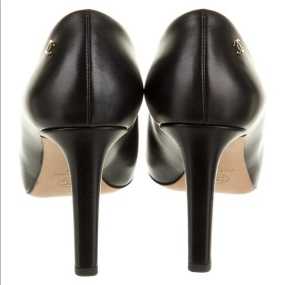 CHANEL Black Leather Cap Toe Pumps Size 37 - Picture 2 of 12